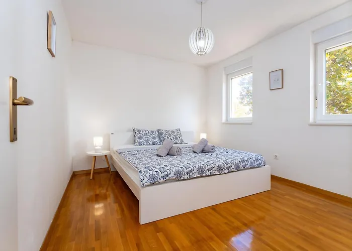 Relja Legacy Apartman *